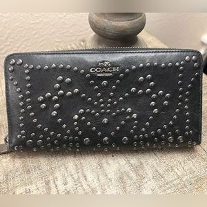 Coach Butterfly Stud Wallet 🦋